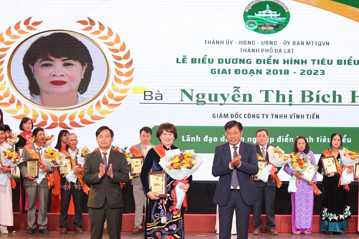 CEO Nguyễn Thị Bích Huệ được vinh danh gương điển hình tiêu biểu nhân 130 năm Đà Lạt 